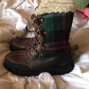 Polo snow boots can fit women’s 11 or men’s 10.5